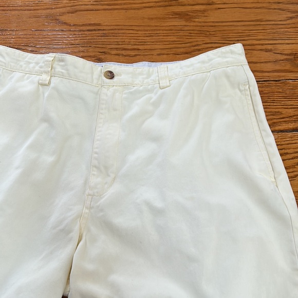 Chaps brand pale yellow men’s shorts.  Size 36. - Picture 3 of 8